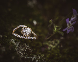 Diamond ring in 18k yellow gold hybrid setting. Custom engagement ring. Tulsa custom jewelry..